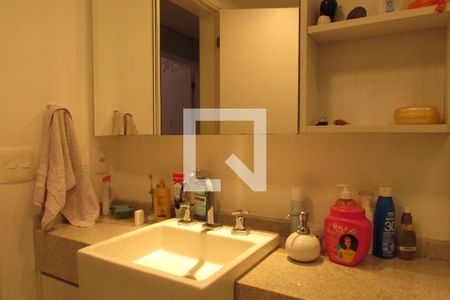 Apartamento à venda com 180m², 3 quartos e 3 vagasBanheiro social