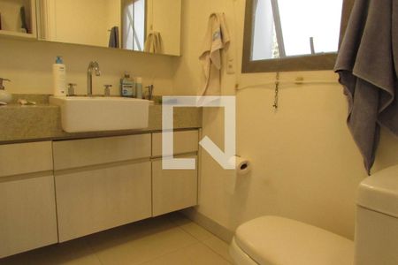 Apartamento à venda com 180m², 3 quartos e 3 vagasSuíte 2 - banheiro