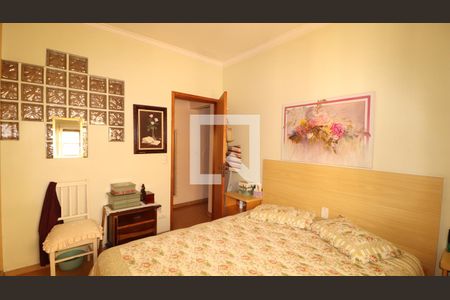 Casa à venda com 200m², 4 quartos e 4 vagasQuarto 1 suite