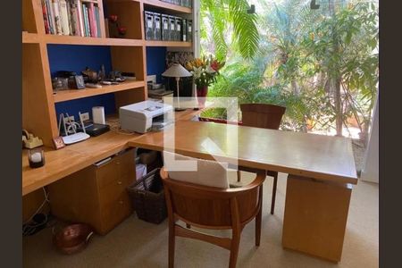 Casa à venda com 5 quartos, 1064m² em Vila Tramontano, São Paulo