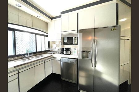 Apartamento à venda com 156m², 3 quartos e 2 vagasCozinha