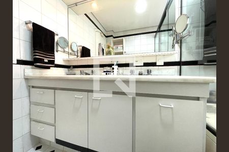 Apartamento à venda com 156m², 3 quartos e 2 vagasBanheiro da Suíte