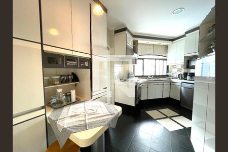 Apartamento à venda com 156m², 3 quartos e 2 vagasCozinha