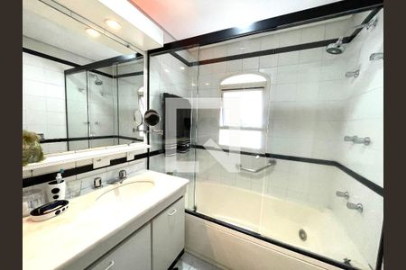 Apartamento à venda com 156m², 3 quartos e 2 vagasBanheiro da Suíte