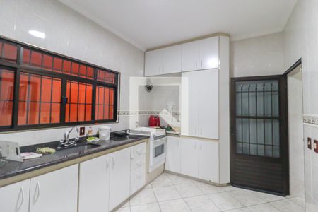 Casa à venda com 175m², 3 quartos e 3 vagasCozinha e Área de Serviço