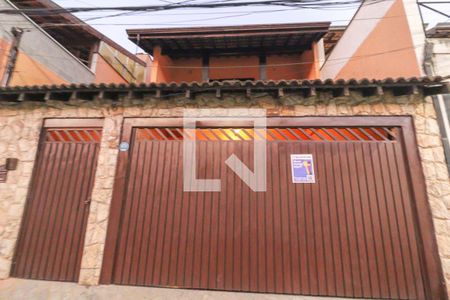 Casa à venda com 175m², 3 quartos e 3 vagasFachada