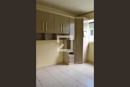 Quarto 1 de apartamento para alugar com 2 quartos, 45m² em Santa Cândida, Curitiba