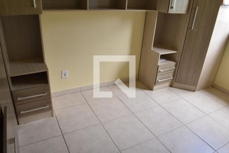Quarto 1 de apartamento para alugar com 2 quartos, 45m² em Santa Cândida, Curitiba