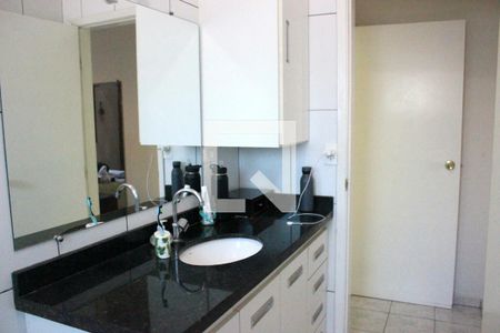 Casa à venda com 175m², 3 quartos e 2 vagasBanheiro 3