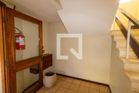 Hall de entrada de apartamento à venda com 2 quartos, 68m² em Cristal, Porto Alegre