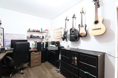 Casa à venda com 182m², 2 quartos e 2 vagasEscritório