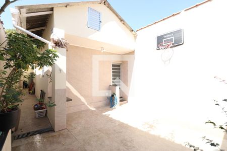 Casa à venda com 182m², 2 quartos e 2 vagasQuintal