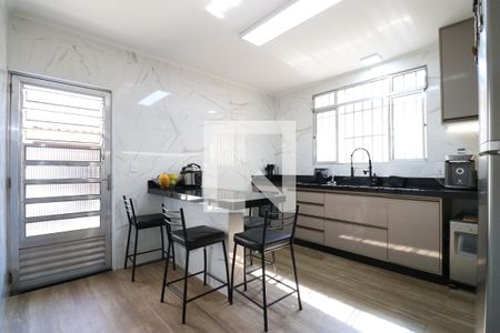 Casa à venda com 182m², 2 quartos e 2 vagasCozinha