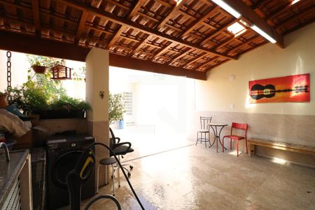 Casa à venda com 182m², 2 quartos e 2 vagasQuintal