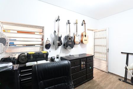 Casa à venda com 182m², 2 quartos e 2 vagasEscritório