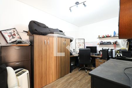 Casa à venda com 182m², 2 quartos e 2 vagasEscritório