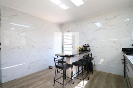 Casa à venda com 182m², 2 quartos e 2 vagasCozinha