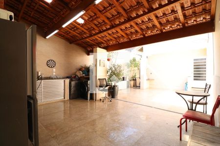 Casa à venda com 182m², 2 quartos e 2 vagasQuintal