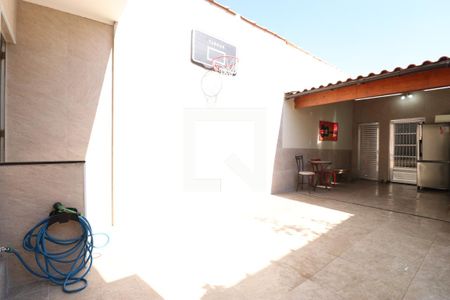Casa à venda com 182m², 2 quartos e 2 vagasQuintal