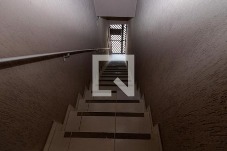 Casa para alugar com 130m², 2 quartos e sem vagaEscada de Entrada