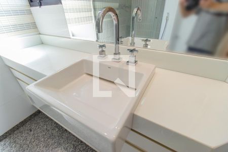 Apartamento para alugar com 168m², 3 quartos e 4 vagasBanheiro da Suíte 2