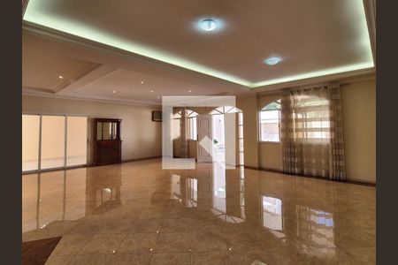 Sala de casa à venda com 3 quartos, 650m² em Barra da Tijuca, Rio de Janeiro