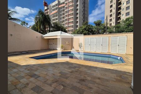 Casa à venda com 650m², 3 quartos e 10 vagas Casa à venda com 650m², 3 quartos e 10 vagasÁrea externa