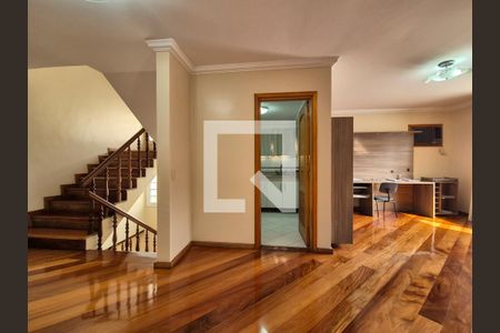 Casa à venda com 650m², 3 quartos e 10 vagas Casa à venda com 650m², 3 quartos e 10 vagasHall