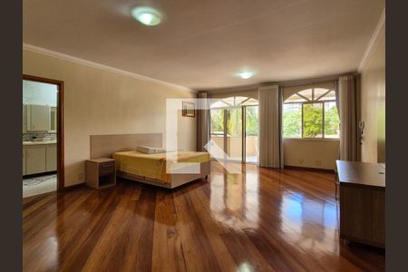 Casa à venda com 650m², 3 quartos e 10 vagas Casa à venda com 650m², 3 quartos e 10 vagasSuíte 2