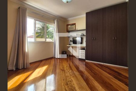 Casa à venda com 650m², 3 quartos e 10 vagas Casa à venda com 650m², 3 quartos e 10 vagasSuíte 3