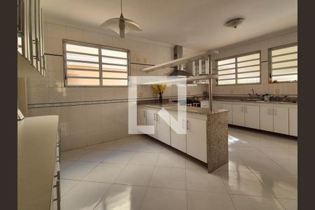 Casa à venda com 650m², 3 quartos e 10 vagas Casa à venda com 650m², 3 quartos e 10 vagasCozinha