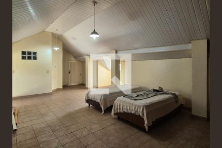 Casa à venda com 650m², 3 quartos e 10 vagas Casa à venda com 650m², 3 quartos e 10 vagasSótão