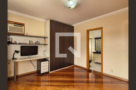 Casa à venda com 650m², 3 quartos e 10 vagas Casa à venda com 650m², 3 quartos e 10 vagasSuíte 3