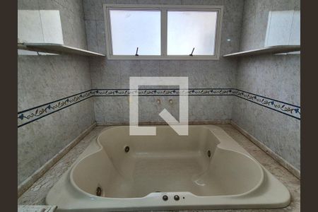 Casa à venda com 650m², 3 quartos e 10 vagas Casa à venda com 650m², 3 quartos e 10 vagasBanheiro da Suíte 2