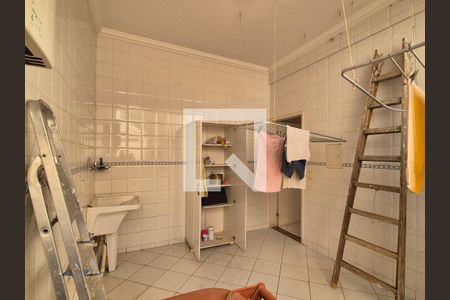 Casa à venda com 650m², 3 quartos e 10 vagas Casa à venda com 650m², 3 quartos e 10 vagasÁrea de Serviçon(anexo)