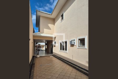 Casa à venda com 650m², 3 quartos e 10 vagas Casa à venda com 650m², 3 quartos e 10 vagasÁrea externa