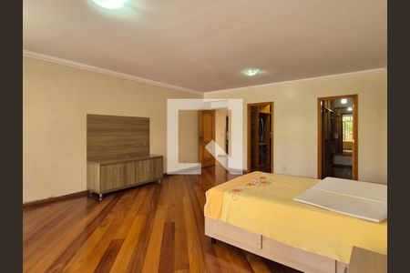 Casa à venda com 650m², 3 quartos e 10 vagas Casa à venda com 650m², 3 quartos e 10 vagasSuíte 2