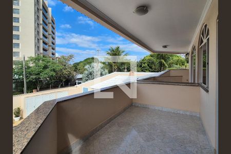 Casa à venda com 650m², 3 quartos e 10 vagas Casa à venda com 650m², 3 quartos e 10 vagasSuíte 2 - varanda