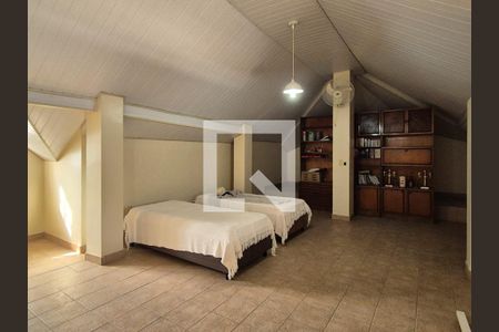 Casa à venda com 650m², 3 quartos e 10 vagas Casa à venda com 650m², 3 quartos e 10 vagasSótão