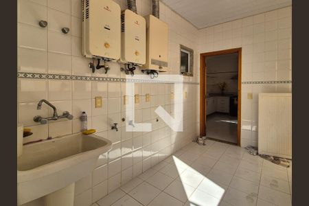 Casa à venda com 650m², 3 quartos e 10 vagas Casa à venda com 650m², 3 quartos e 10 vagasÁrea de Serviço