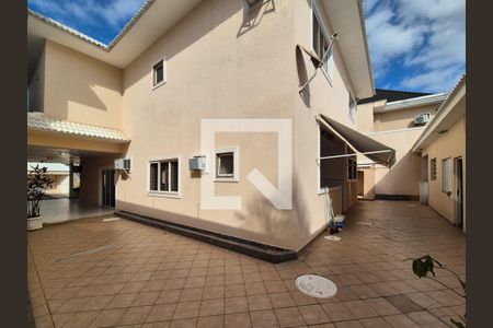 Casa à venda com 650m², 3 quartos e 10 vagas Casa à venda com 650m², 3 quartos e 10 vagasÁrea externa