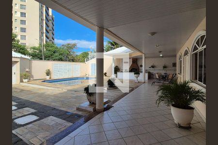 Casa à venda com 650m², 3 quartos e 10 vagas Casa à venda com 650m², 3 quartos e 10 vagasVaranda