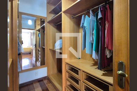 Casa à venda com 650m², 3 quartos e 10 vagas Casa à venda com 650m², 3 quartos e 10 vagasCloset da suíte 2