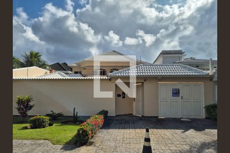 Casa à venda com 650m², 3 quartos e 10 vagas Casa à venda com 650m², 3 quartos e 10 vagasFachada