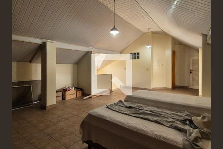 Casa à venda com 650m², 3 quartos e 10 vagas Casa à venda com 650m², 3 quartos e 10 vagasSótão