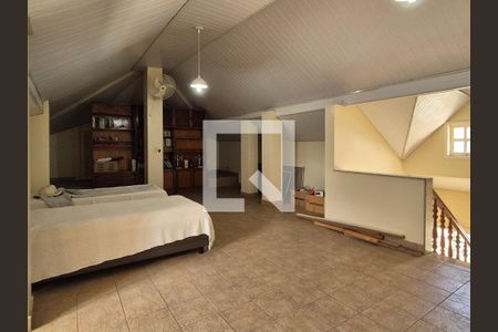 Casa à venda com 650m², 3 quartos e 10 vagas Casa à venda com 650m², 3 quartos e 10 vagasSótão