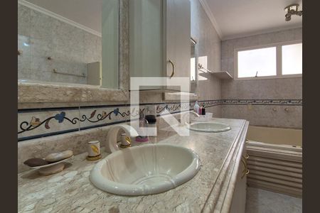 Casa à venda com 650m², 3 quartos e 10 vagas Casa à venda com 650m², 3 quartos e 10 vagasBanheiro da Suíte 2