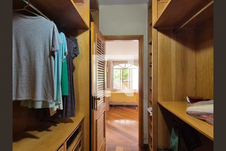 Casa à venda com 650m², 3 quartos e 10 vagas Casa à venda com 650m², 3 quartos e 10 vagasCloset da suíte 2