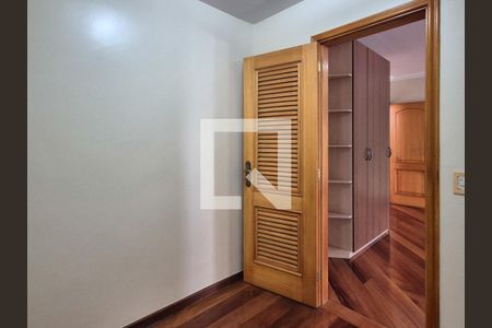 Casa à venda com 650m², 3 quartos e 10 vagas Casa à venda com 650m², 3 quartos e 10 vagasCloset da suíte 1