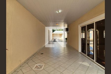 Casa à venda com 650m², 3 quartos e 10 vagas Casa à venda com 650m², 3 quartos e 10 vagasVaranda